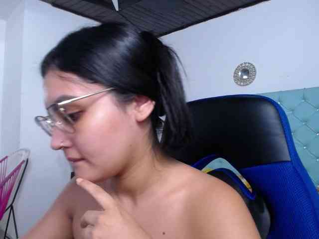 Kathemills235 webcam