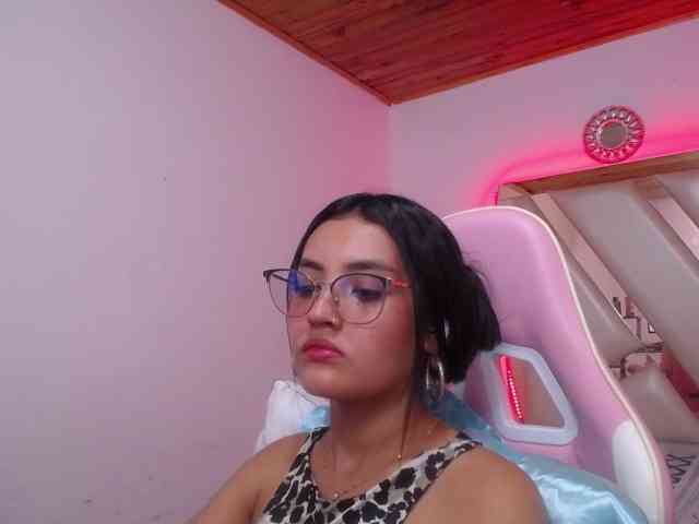 Kathemills235 webcam