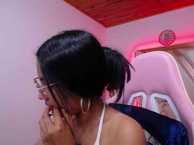 Kathemills235 webcam