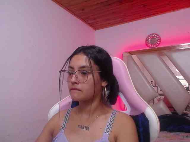Kathemills235 webcam