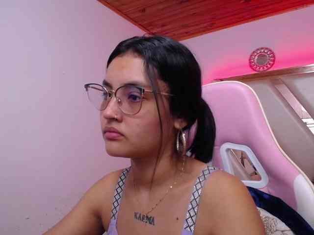 Kathemills235 webcam