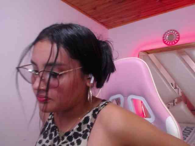Kathemills235 webcam