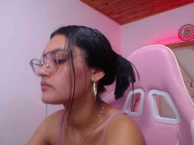 Kathemills235 webcam
