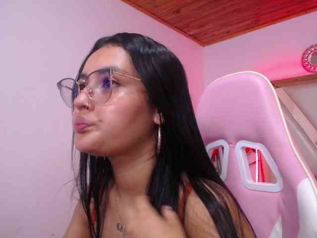Kathemills235 webcam