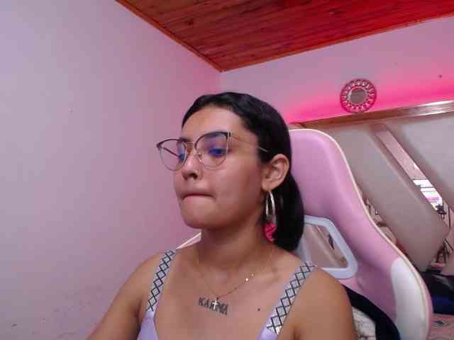 Kathemills235 webcam