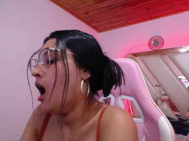 Kathemills235 webcam