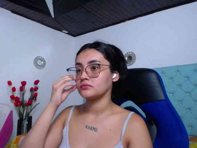 Kathemills235 webcam