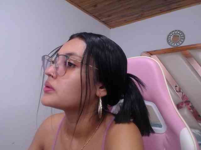 Kathemills235 webcam