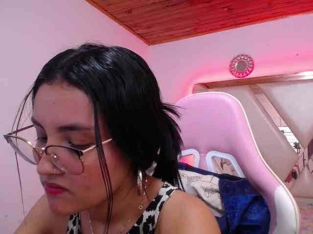Kathemills235 webcam
