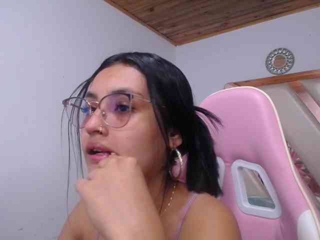 Kathemills235 webcam