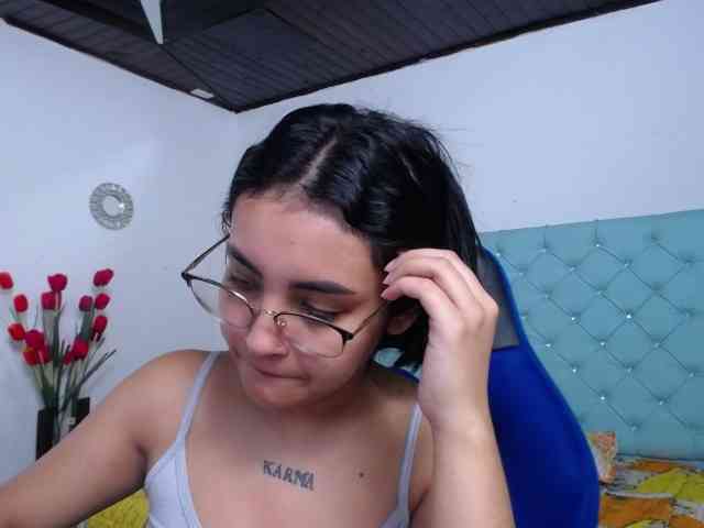 Kathemills235 webcam