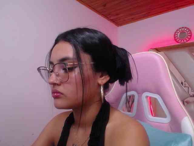 Kathemills235 webcam