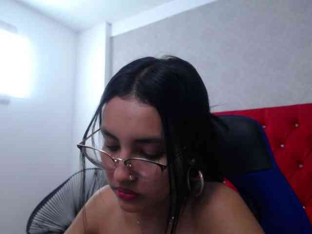 Kathemills235 webcam