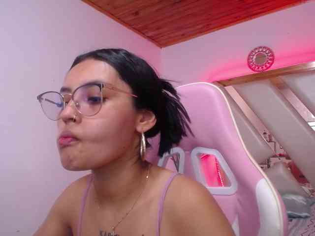 Kathemills235 webcam