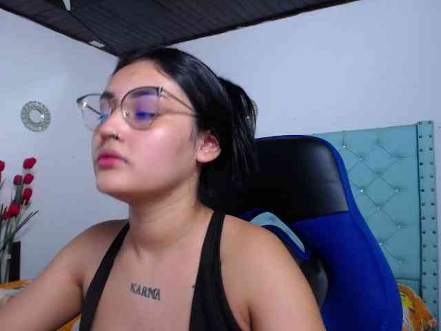 Kathemills235 webcam