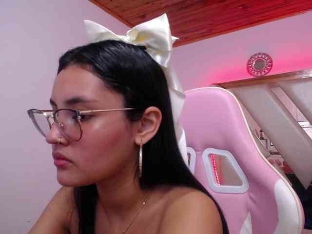 Kathemills235 webcam