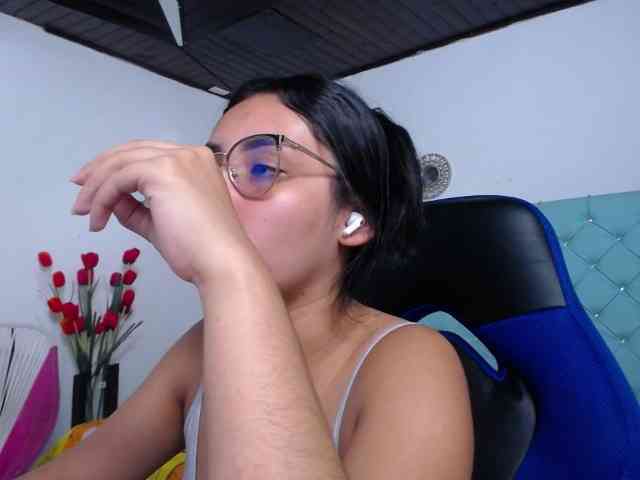 Kathemills235 webcam