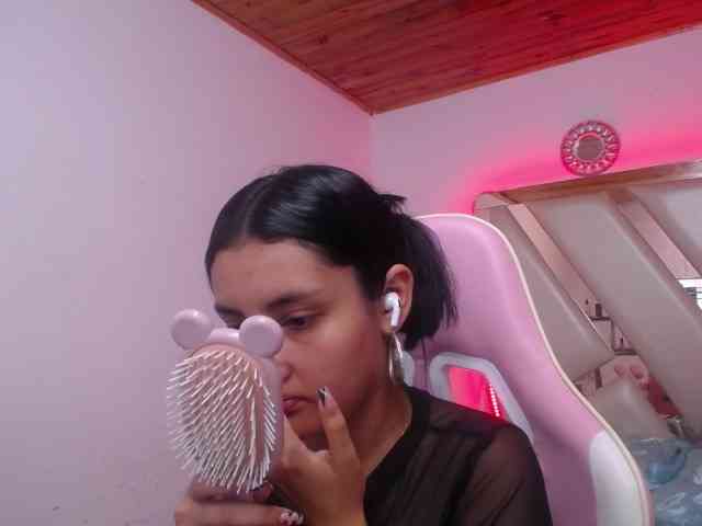 Kathemills235 webcam