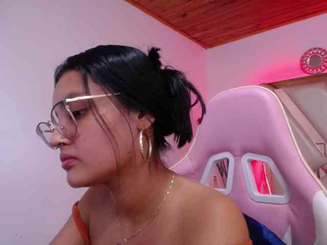 Kathemills235 webcam