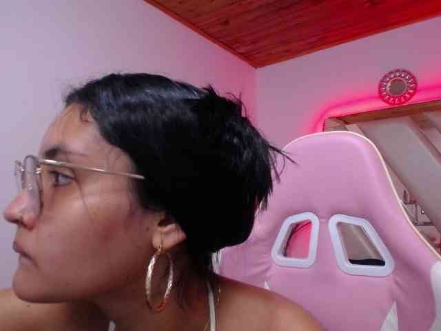 Kathemills235 webcam
