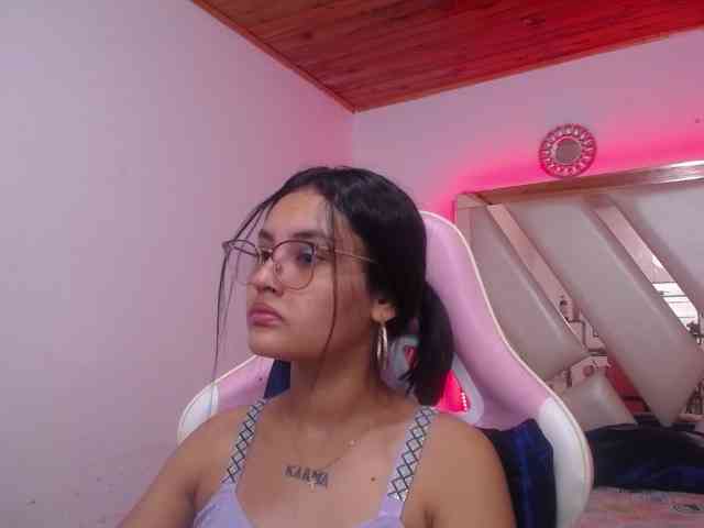 Kathemills235 webcam