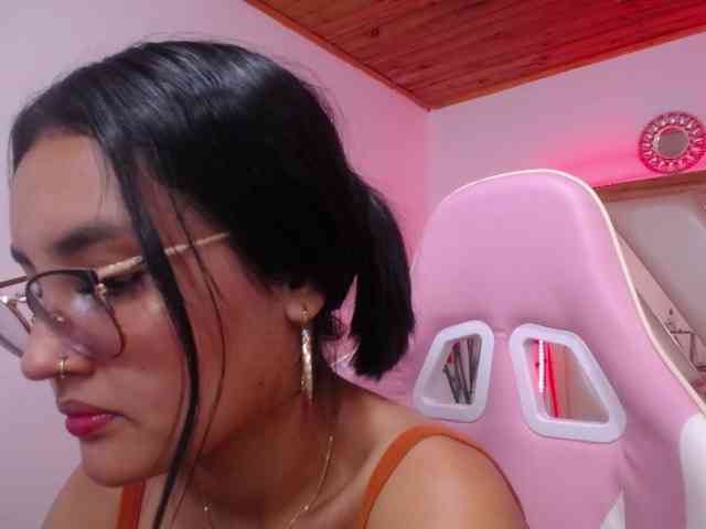 Kathemills235 webcam