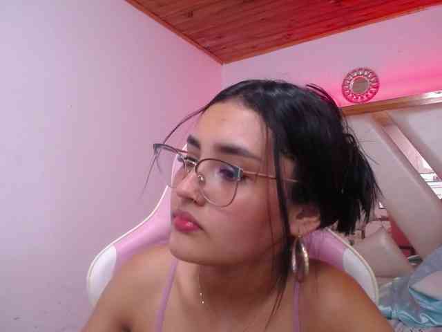 Kathemills235 webcam
