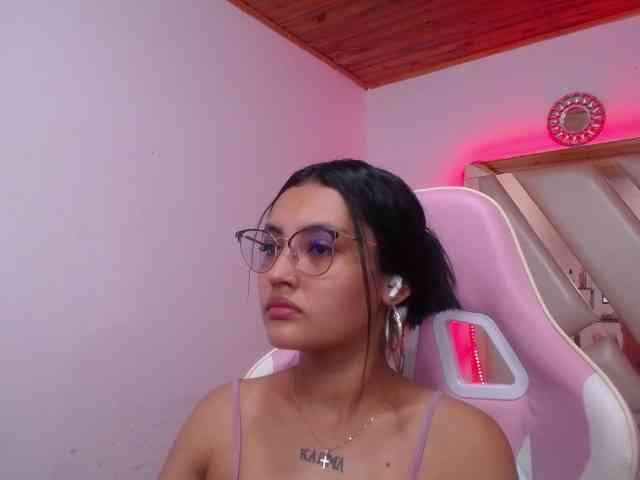 Kathemills235 webcam