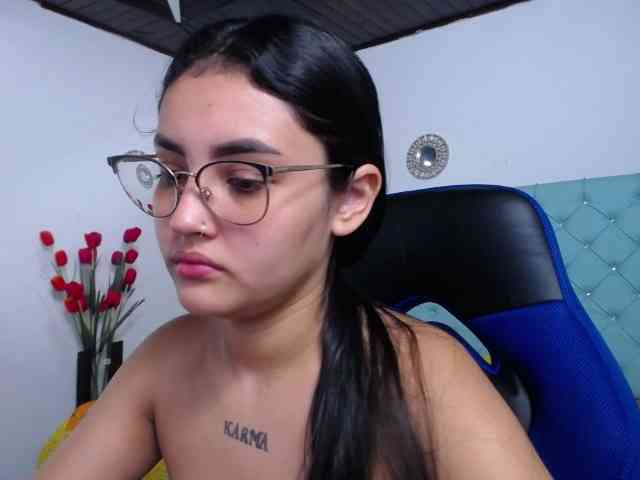 Kathemills235 webcam