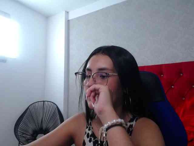 Kathemills235 webcam