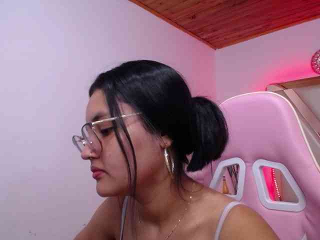 Kathemills235 webcam