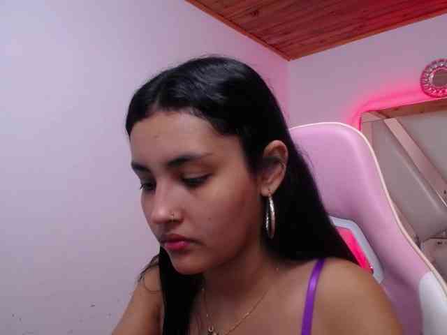 Kathemills235 webcam