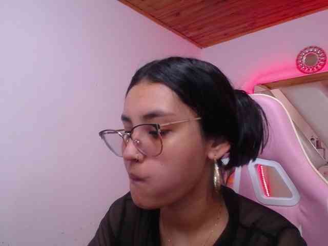 Kathemills235 webcam