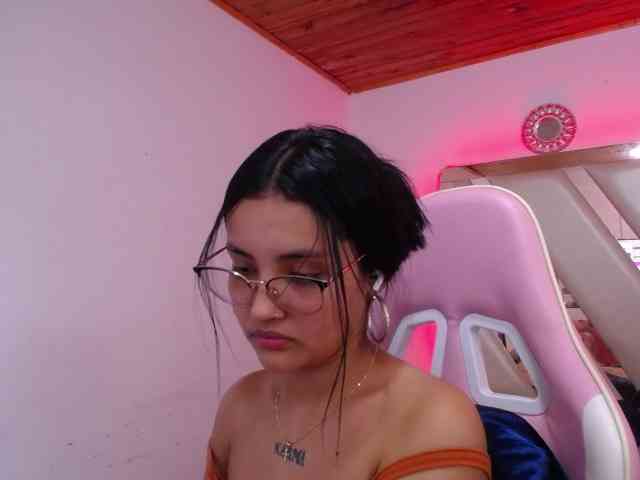 Kathemills235 webcam