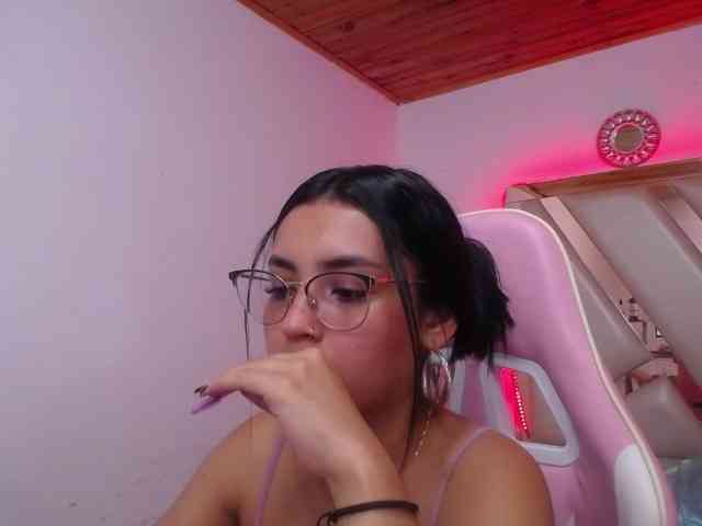 Kathemills235 webcam