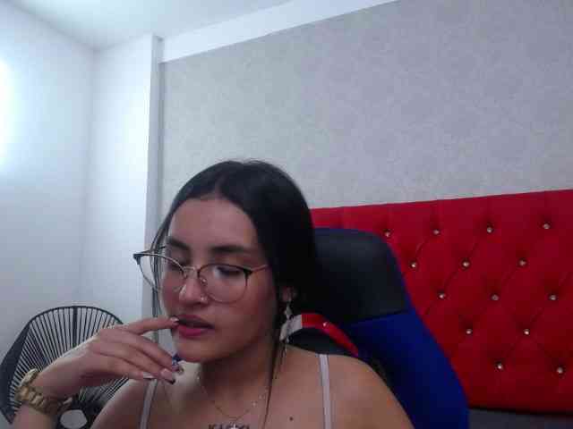 Kathemills235 webcam