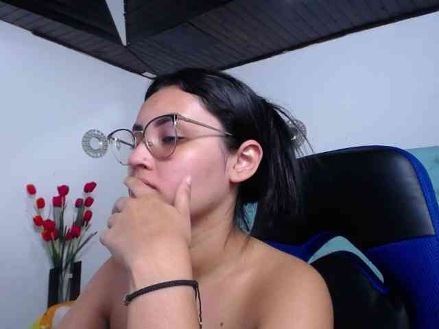 Kathemills235 webcam