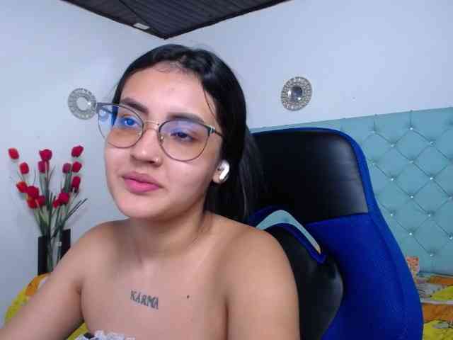 Kathemills235 webcam