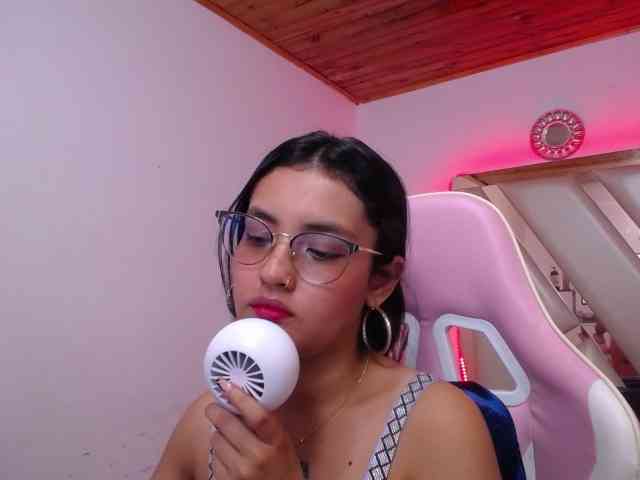 Kathemills235 webcam