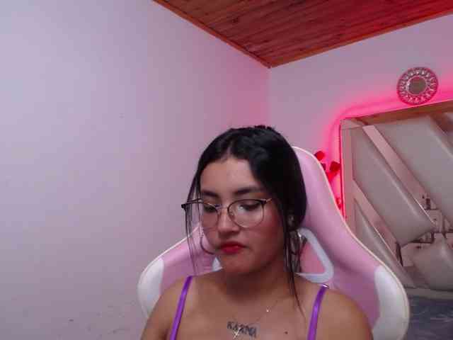 Kathemills235 webcam