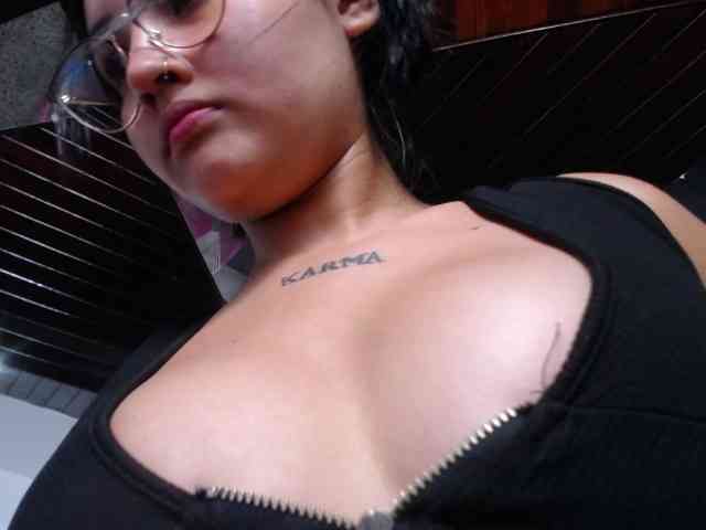 Kathemills235 webcam