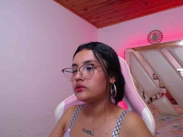 Kathemills235 webcam
