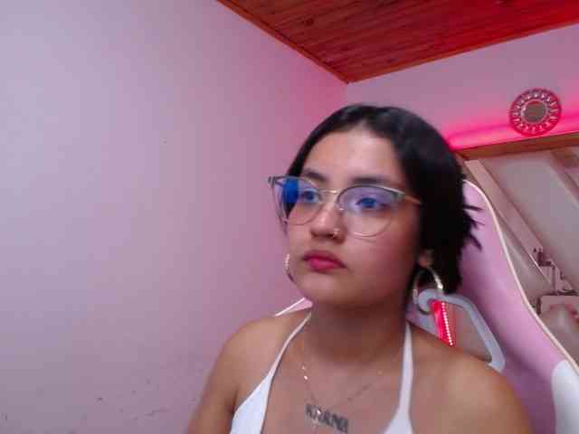 Kathemills235 webcam