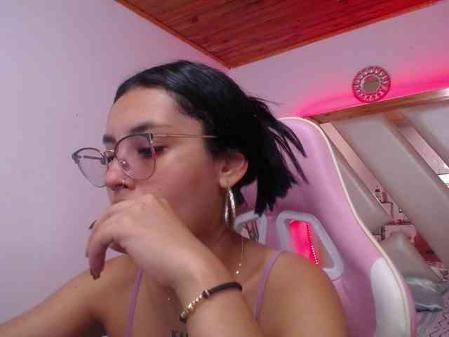 Kathemills235 webcam