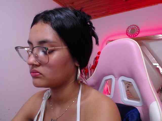 Kathemills235 webcam