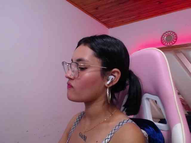 Kathemills235 webcam