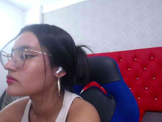 Kathemills235 webcam