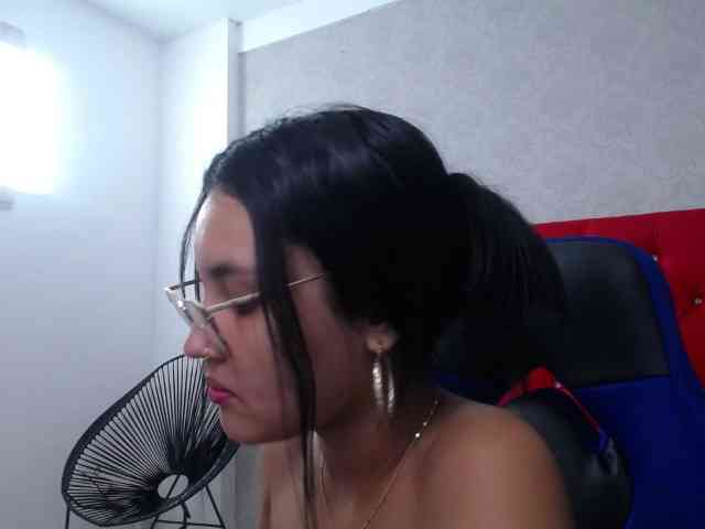 Kathemills235 webcam