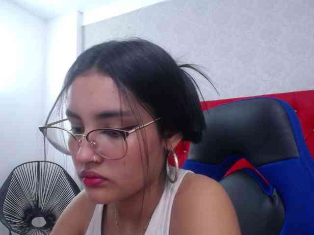 Kathemills235 webcam