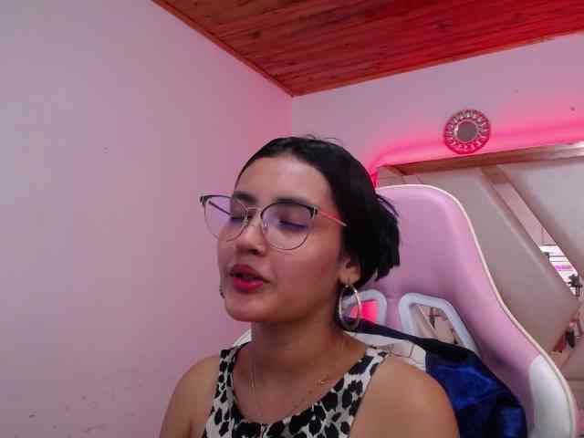 Kathemills235 webcam